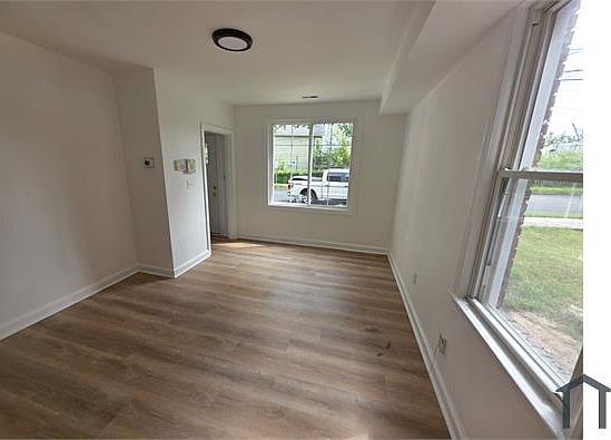 2nd image of 4262 Clay St NE