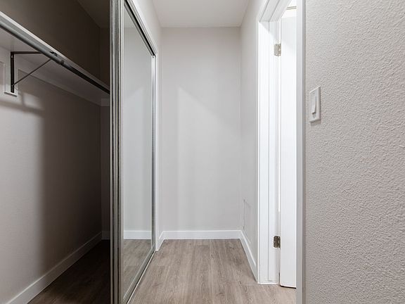 4th image of 980 Menlo Ave #109