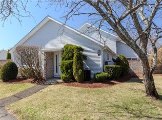 1011 Williamsburg Cir, Warwick, RI 02886