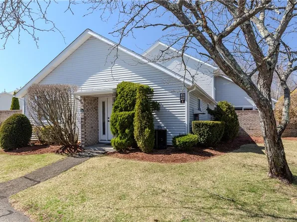 1011 Williamsburg Cir, Warwick, RI 02886