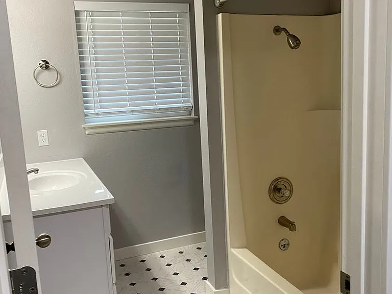5223 & 5225 N Pinegrove Ct — Photo 5