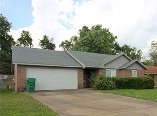 612 Wanda St, Centerton, AR 72719