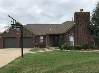 9462 S 258th East Pl, Broken Arrow, OK 74014