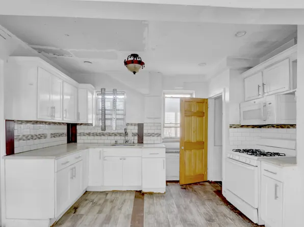 22-17 Collier Avenue image 4 of 20