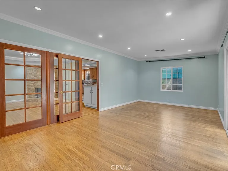 5452 Halbrent Ave — Photo 9