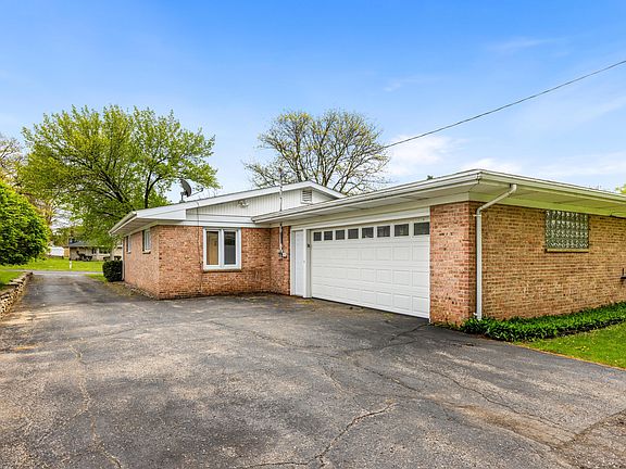 4th image of 31 Clinton Dr E