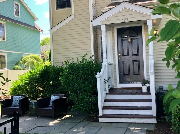 124 East Ave, New Canaan, CT 06840