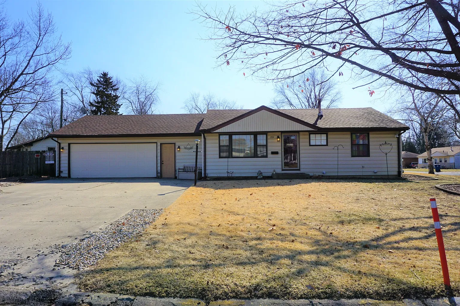 1201 Eastern Dr photo 1