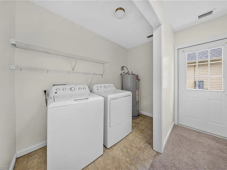 250 Leawood Cir — Photo 23