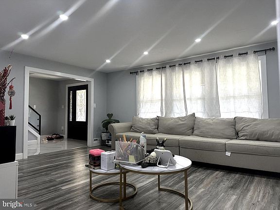 4th image of 17 Erindale Dr