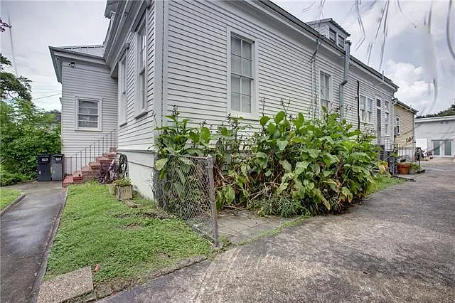 821 Bordeaux St — Photo 14