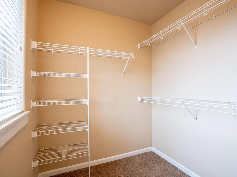 20487 Brentwood Ave — Photo 32