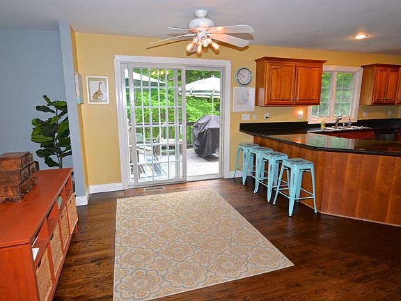 24 Brookfield Meadows