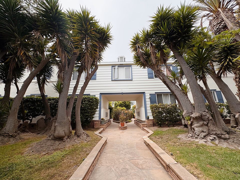 1st image of 211 San Vicente Blvd #10