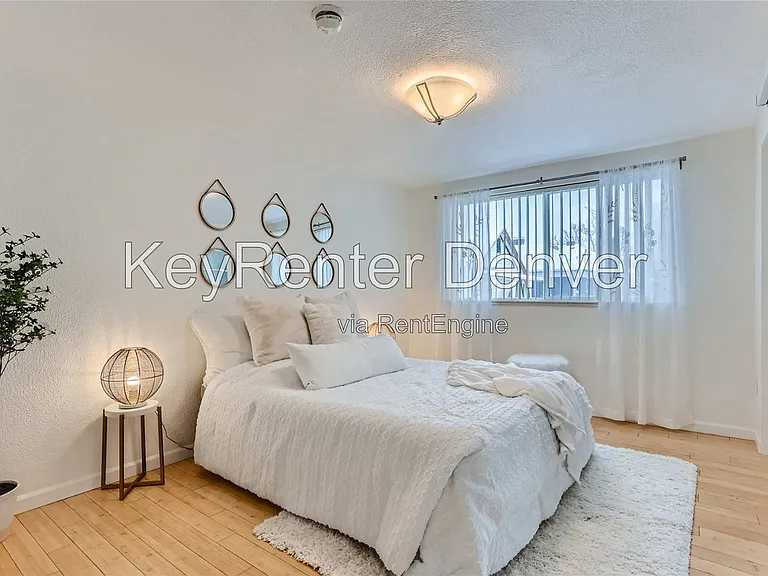 1032 N Clarkson St #307 — Photo 7