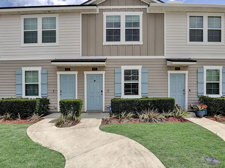 197 Whispering Brook Dr — Photo 2