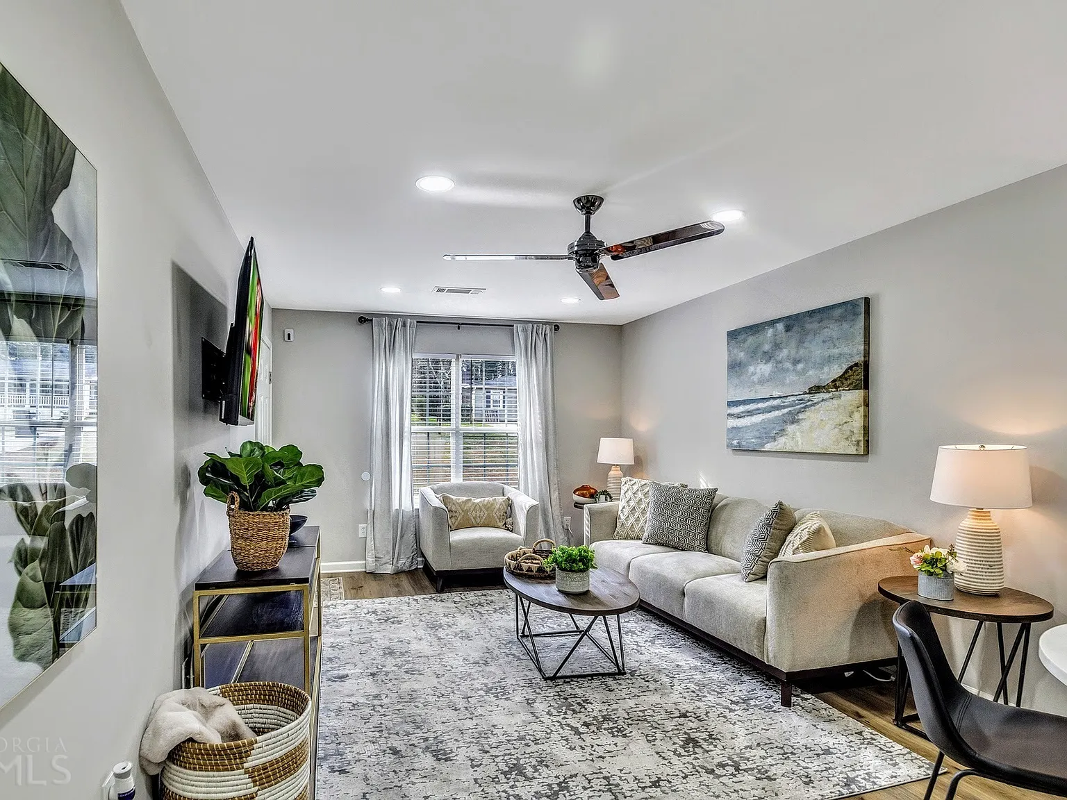 2 bed, 1.0 bath, 100 sqft, $3,100 — Photo 2