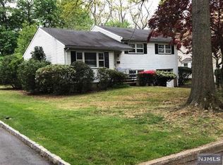 194 Morningside Rd, Paramus, NJ 07652