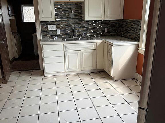 3rd image of 3035 E 126th St