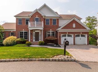 31 Continental Cir, Totowa, NJ 07512