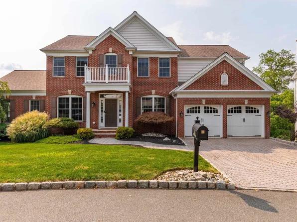 31 Continental Cir, Totowa, NJ 07512