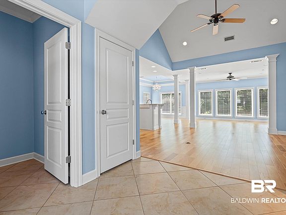 3rd image of 30821 Pine Ct