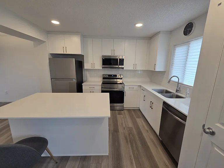 439 Aster Blvd NW — Photo 2