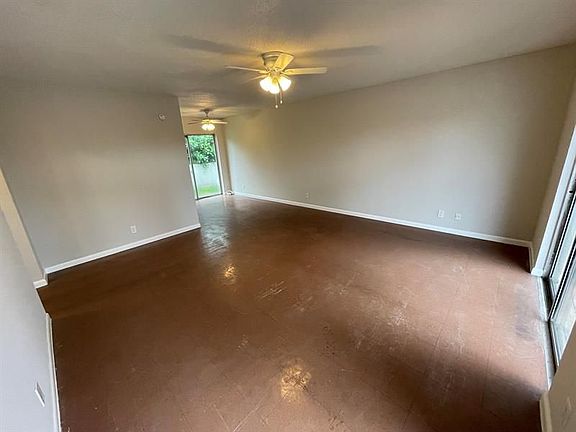 3rd image of 1500 Forest Hill Blvd APT 1