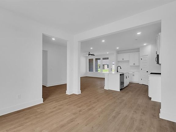 5th image of 134 S Harrogate Ln