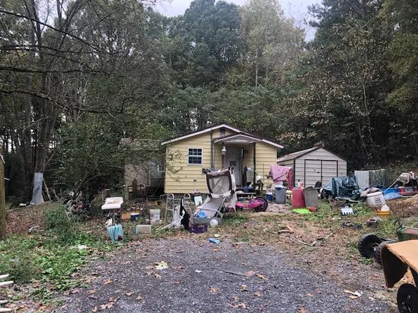 121 Long St, Cohutta, GA 30710