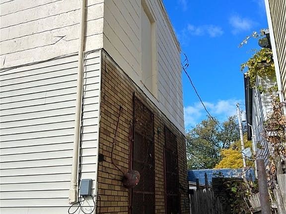 4th image of 861 Tonawanda St