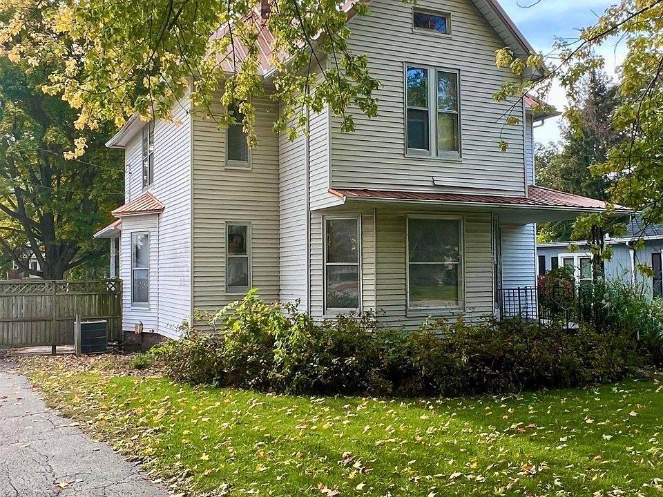 1st image of 216 W Main St
