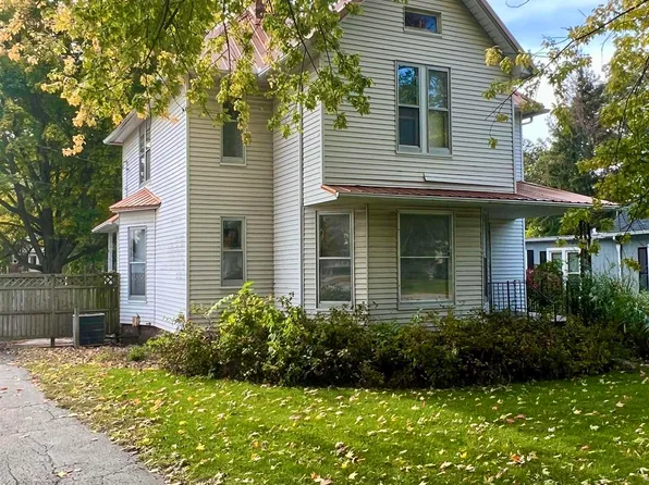 216 W Main St, Knoxville, IL 61448