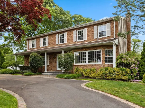 92 Darcy Circle, Islip, NY 11751