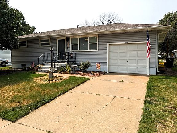 2nd image of 2056 Haskett Ave