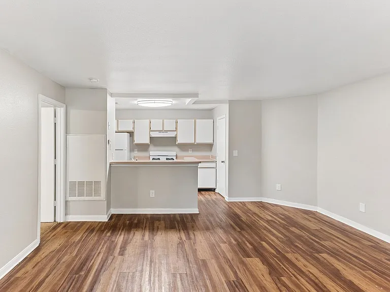 Willow Creek Apartments — Photo 11