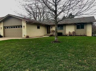 4413 98th St, Urbandale, IA 50322