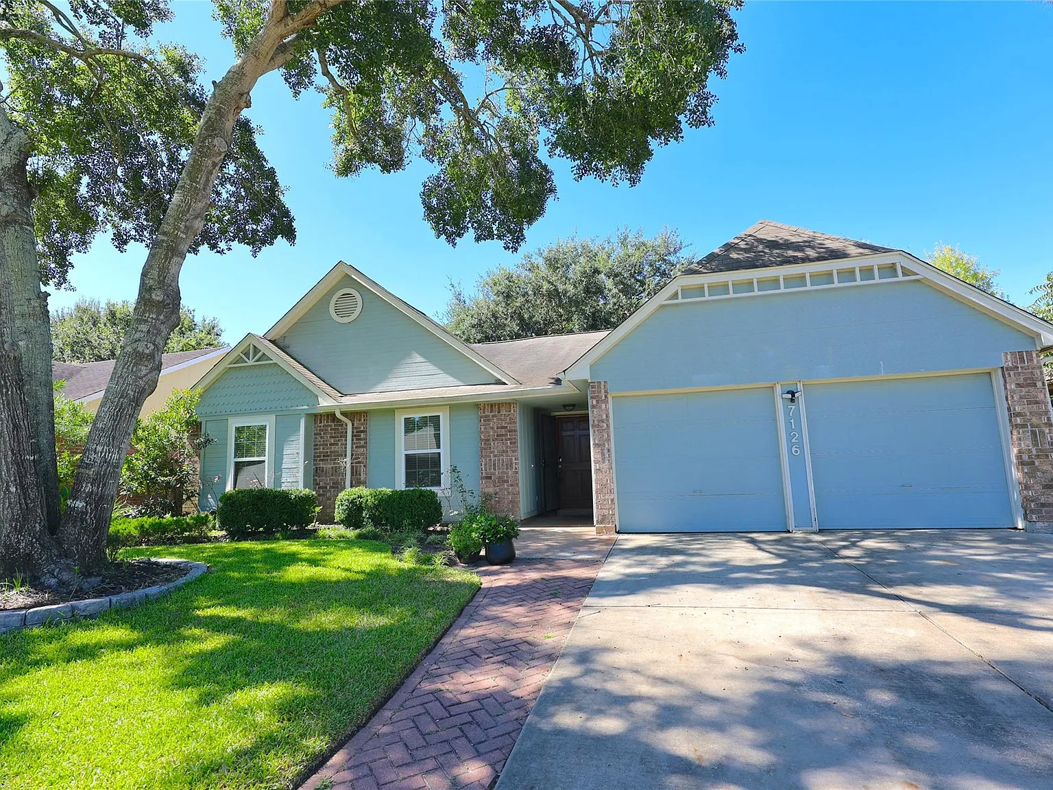 3 bed, 2.0 bath, 1480 sqft, $1,750 — Photo 2