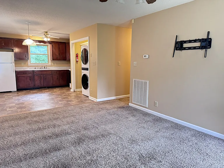 357 Erie Dr — Photo 3