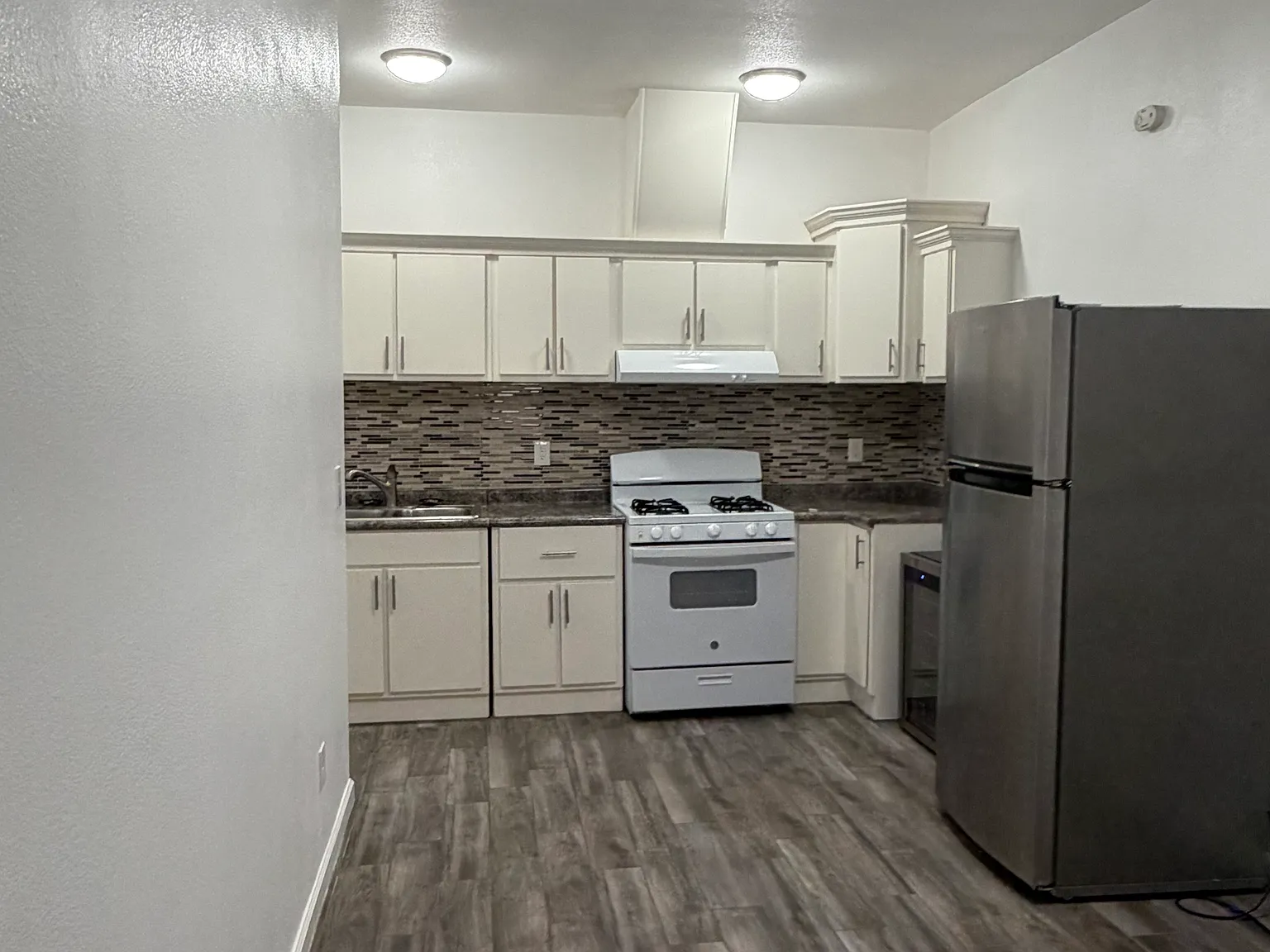 2 bed, 123 sqft, $1,600 — Photo 2