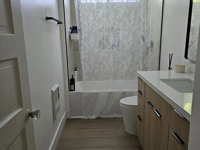 810 N Curson Ave — Photo 8