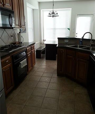5th image of 900 Harwood Ct