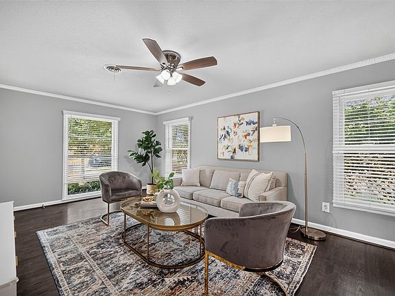 4th image of 346 Classen Dr