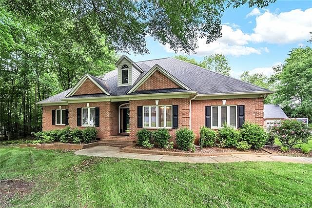 1st image of 216 Timberlane Dr