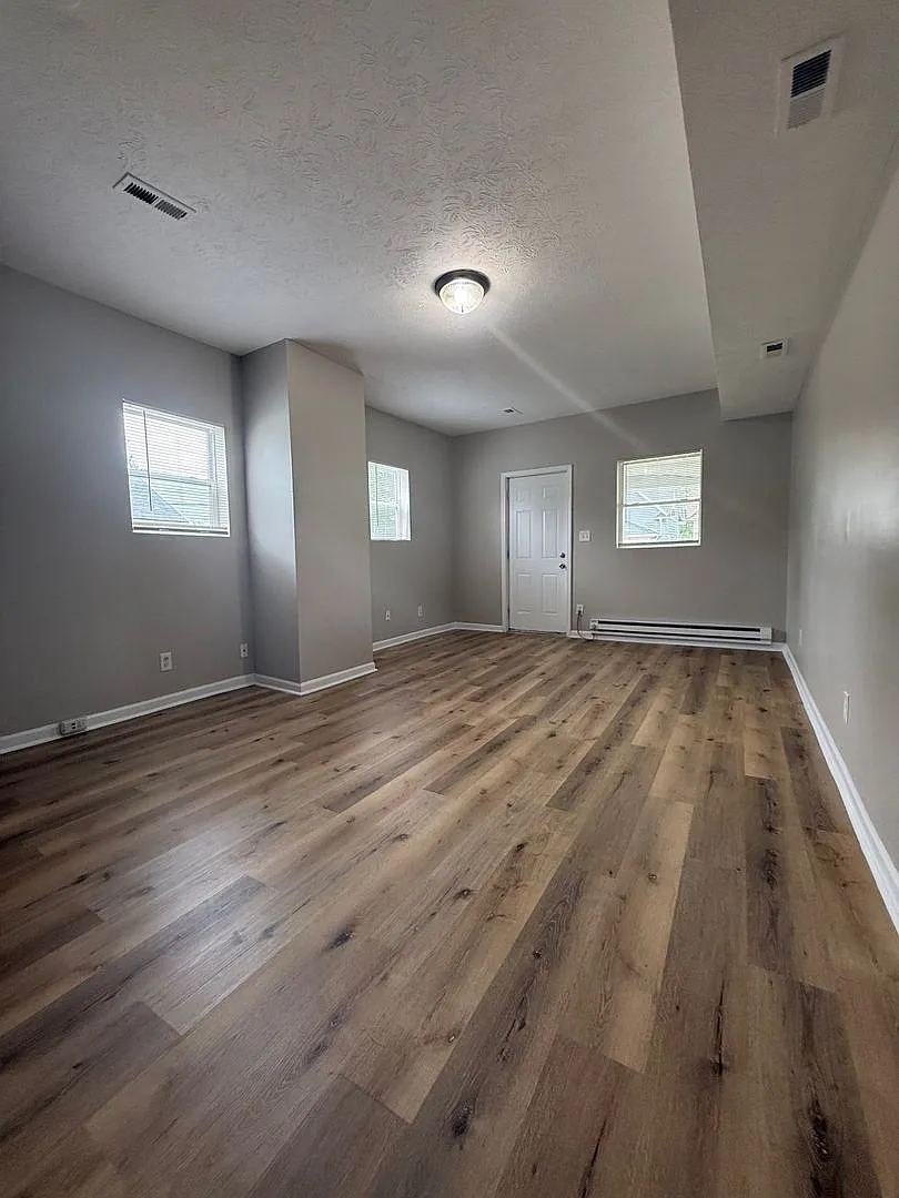 South Side 3 Bedroom Half Double — Photo 4