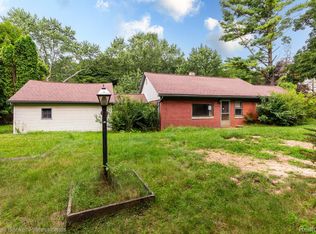 1616 Winthrop Rd, Bloomfield Hills, MI 48302