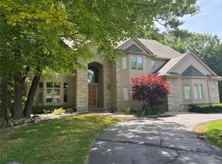 3417 Hidden Oaks Ln, West Bloomfield, MI 48324