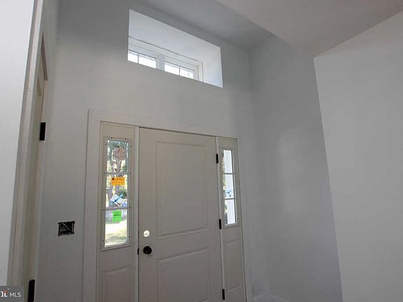 4th image of 22060 Thompson Parkway