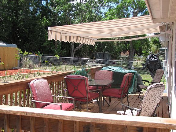 Deck w/ Awning
