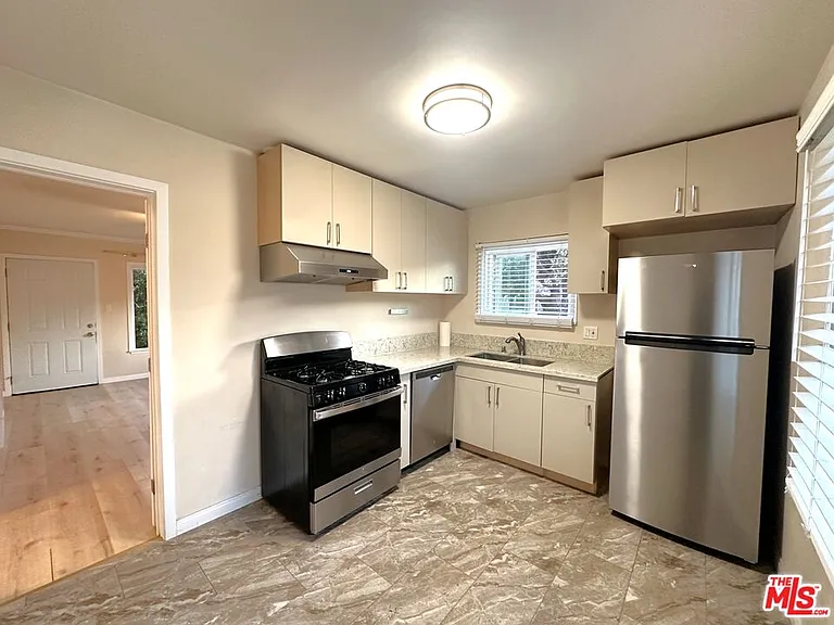 2027 Euclid St #A — Photo 7